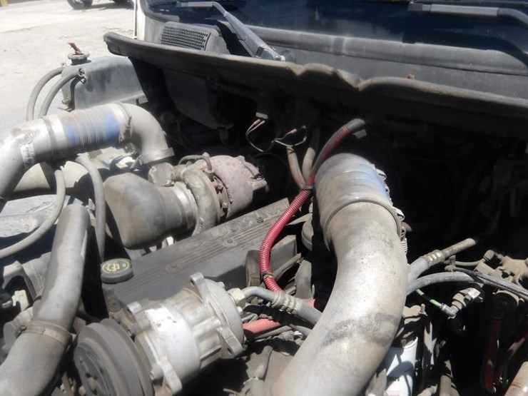 2002-freightliner-fl80-image-9