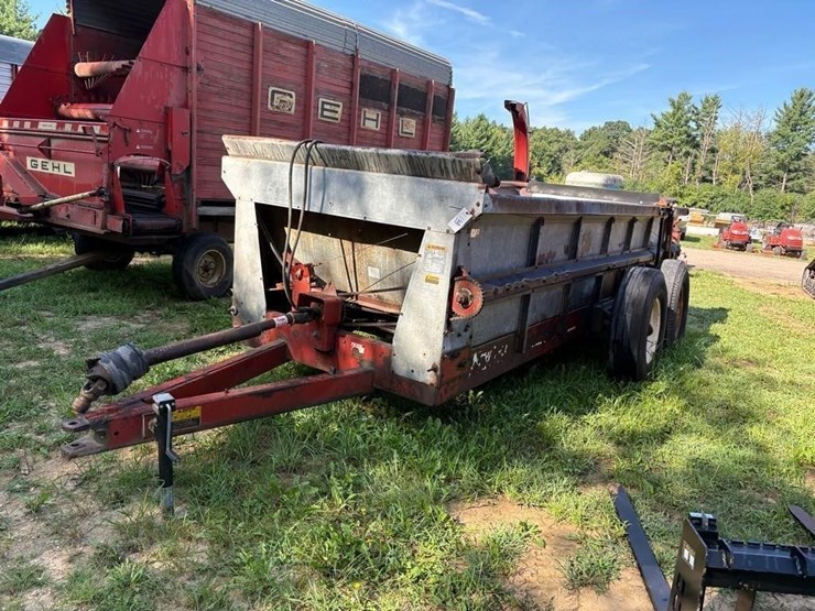 new-idea-tandem-axle-box-spreader-image-2