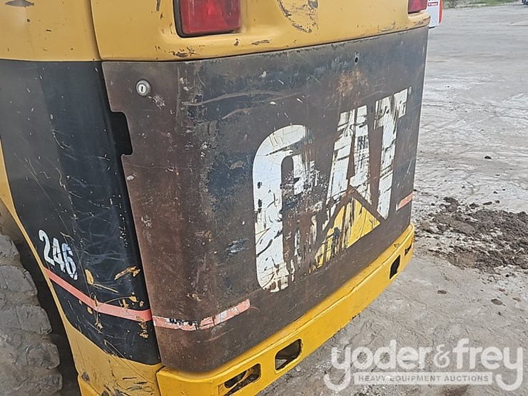 caterpillar-246-image-22