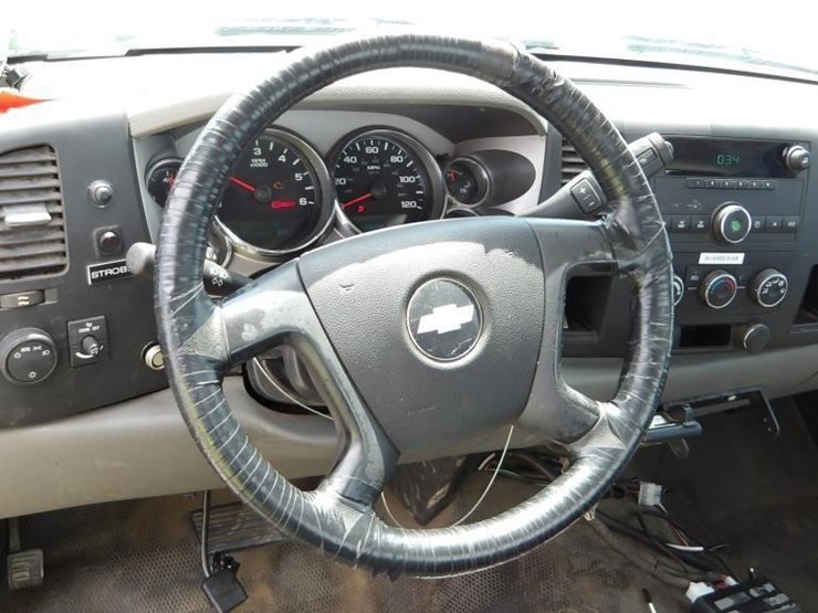 2011-chevrolet-silverado-2500-image-17