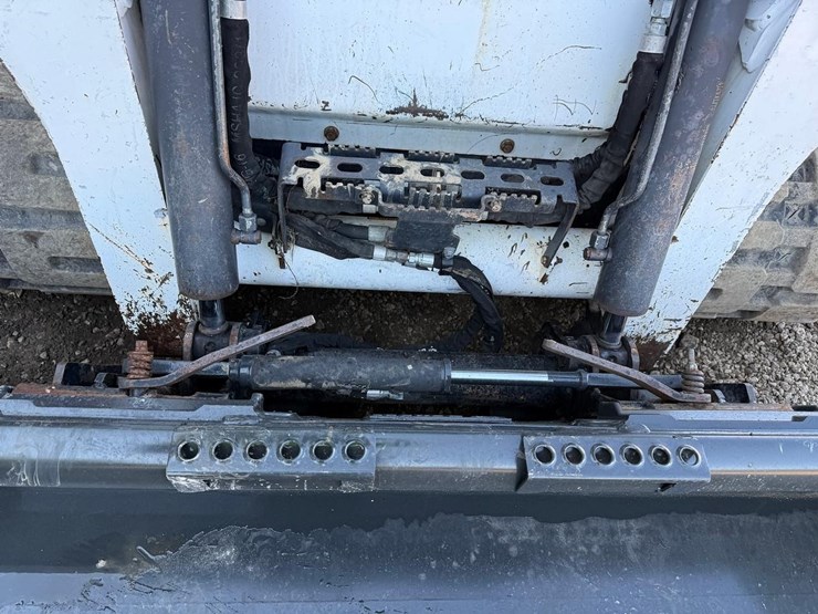 2020-bobcat-t740-image-10