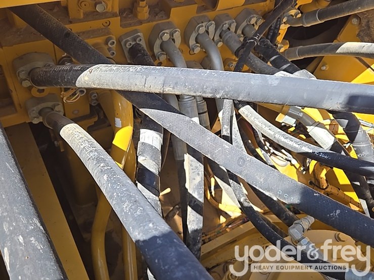 2019-caterpillar-336-image-48