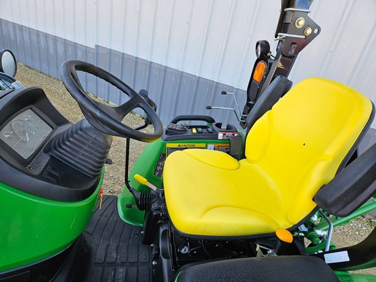 john-deere-3033r-image-38