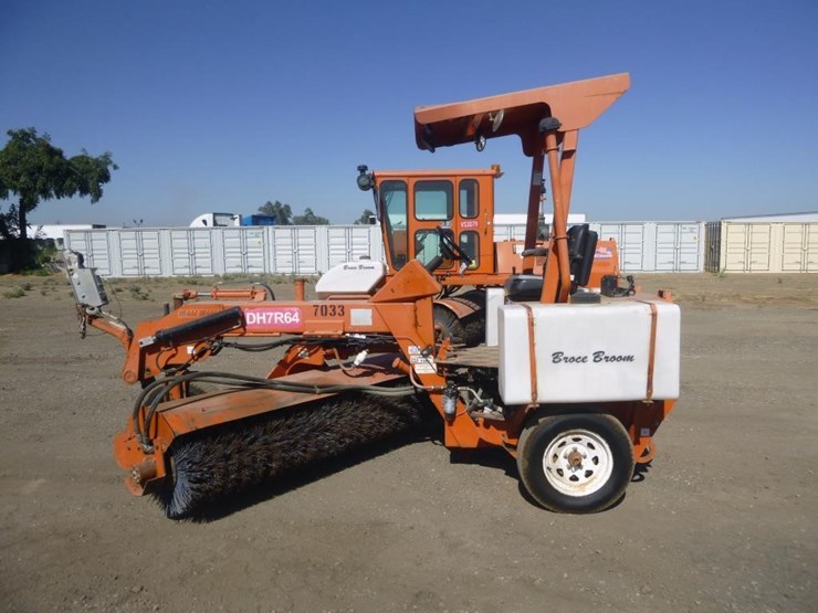 2014-broce-bb250b-3-wheel-sweeper-image-6