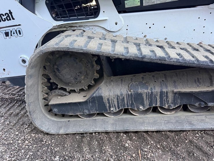 2020-bobcat-t740-image-13