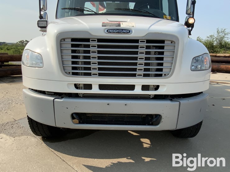 2015-freightliner-m2-106-image-17