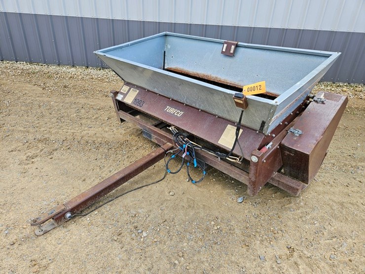 #12-•-turfco-meter-matic-iii-top-dresser-image-1