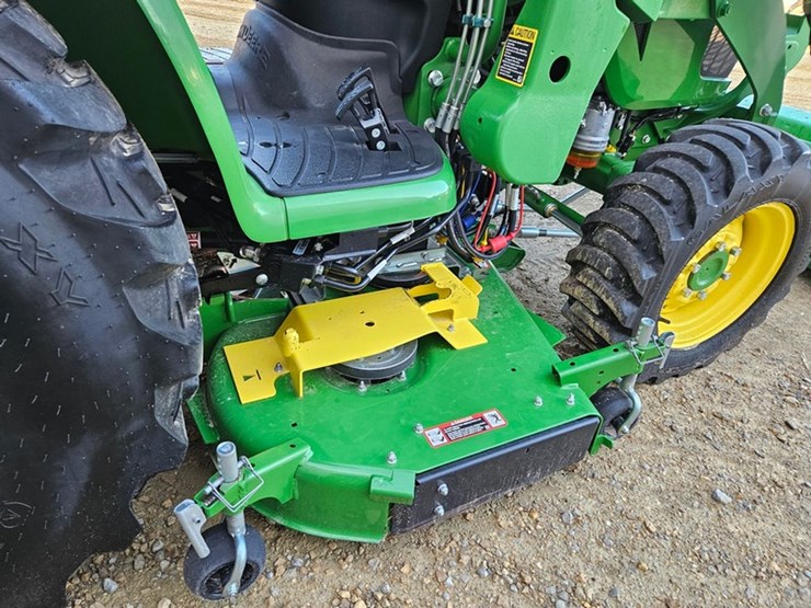 john-deere-3033r-image-29