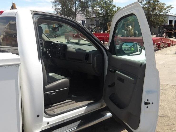 2013-chevrolet-silverado-2500-image-12