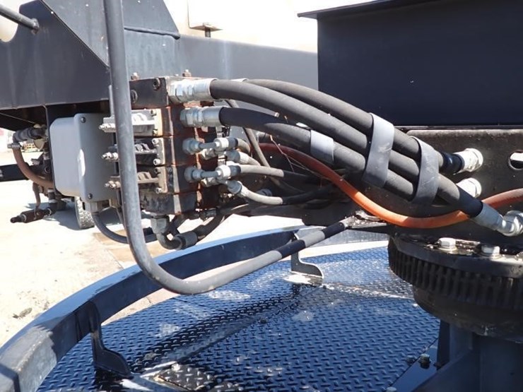 2011-ford-f550-image-19