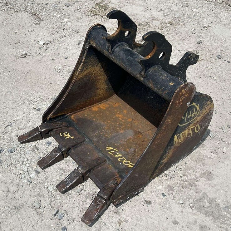 2022 John Deere 24in Digging Tooth Bucket Excavator Attachment