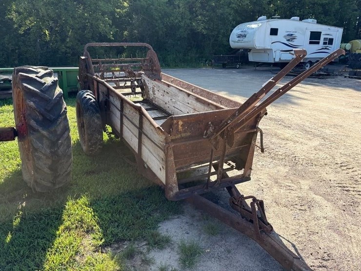 ground-driven-manure-spreader-image-4