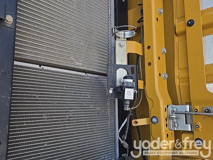 2019-caterpillar-336-image-37