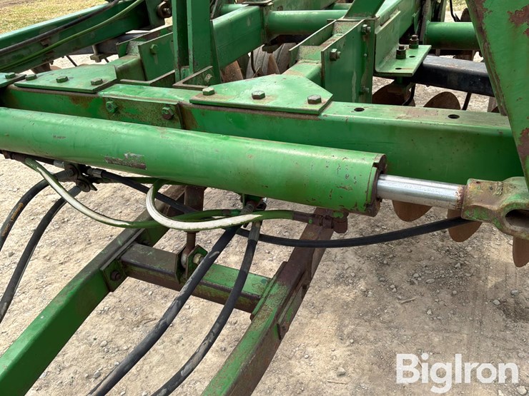 john-deere-230-image-10