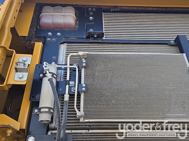 2019-caterpillar-336-image-36