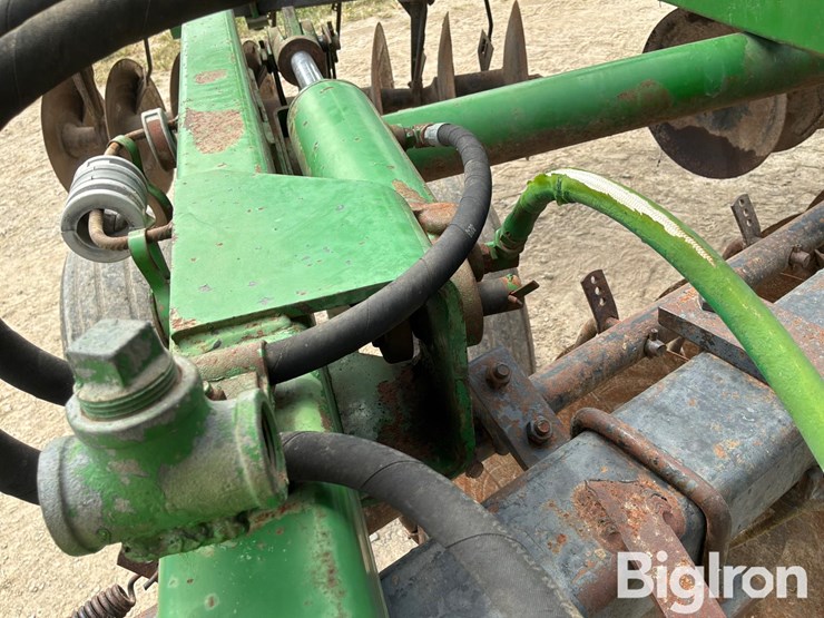 john-deere-230-image-16