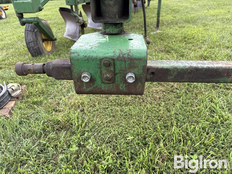 john-deere-2350-2450-image-10