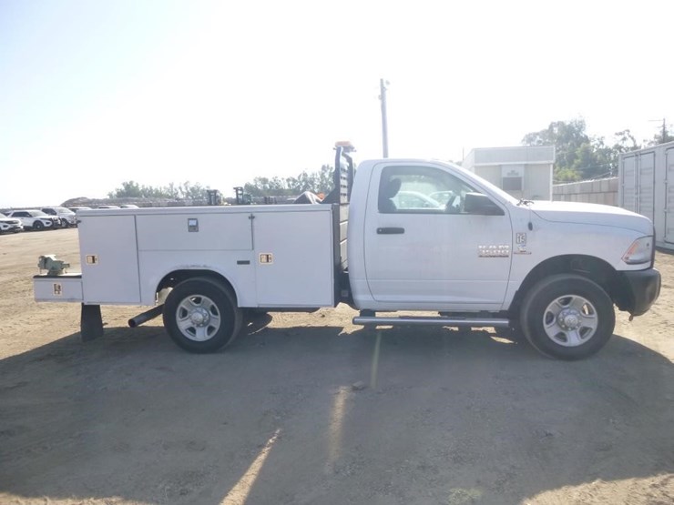 2016-dodge-3500-image-15