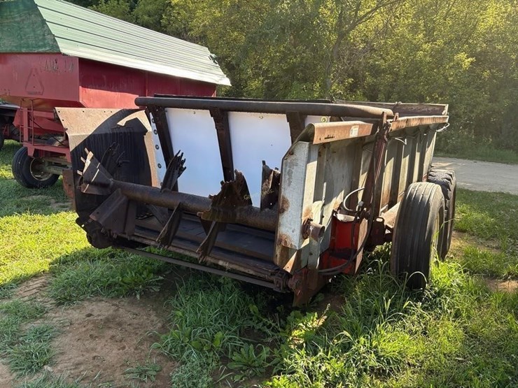 new-idea-tandem-axle-box-spreader-image-7