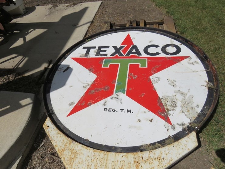 texaco-porcelain-sign-on-pole-with-frame-image-3