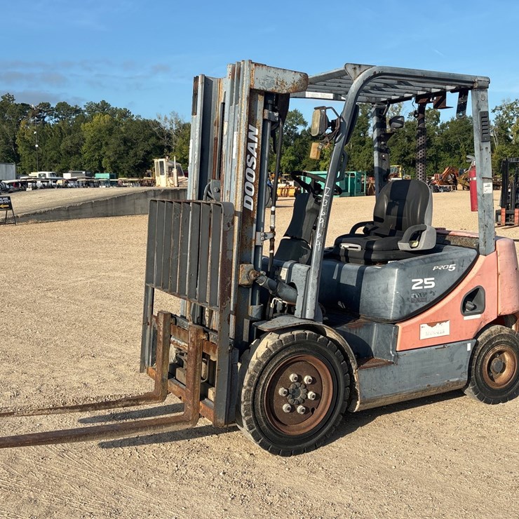 #2098 • DOOSAN D25S-5 FORKLIFT