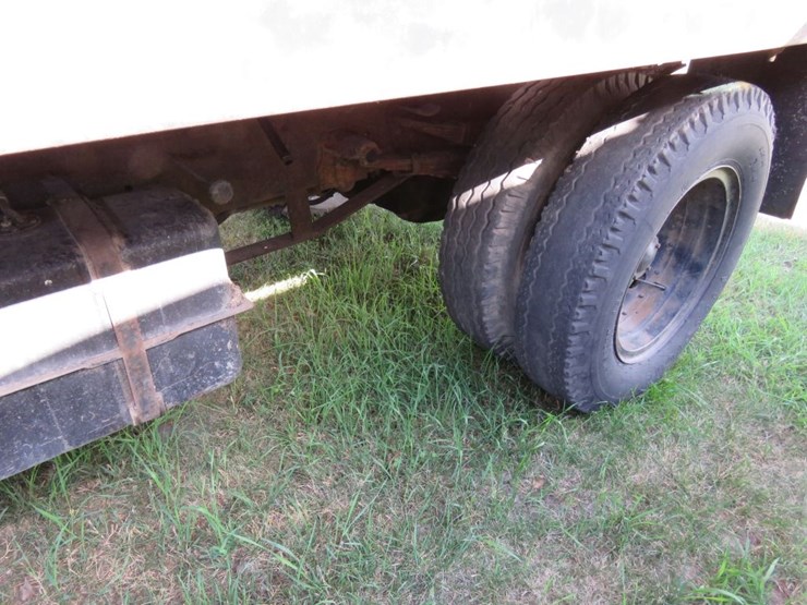 1958-gmc-370-series-truck-image-4