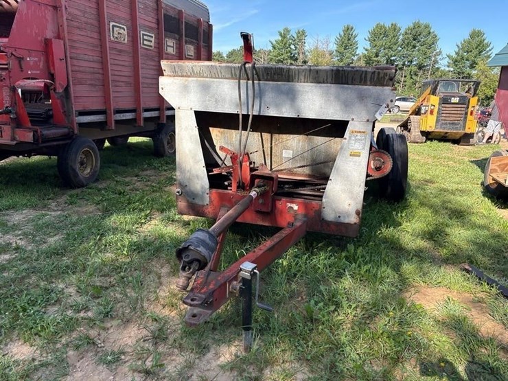 new-idea-tandem-axle-box-spreader-image-3
