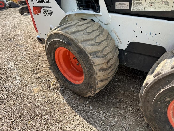 2018-bobcat-s590-image-13