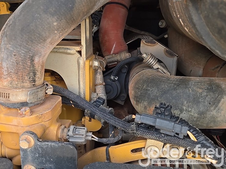 2020-caterpillar-272d-image-35