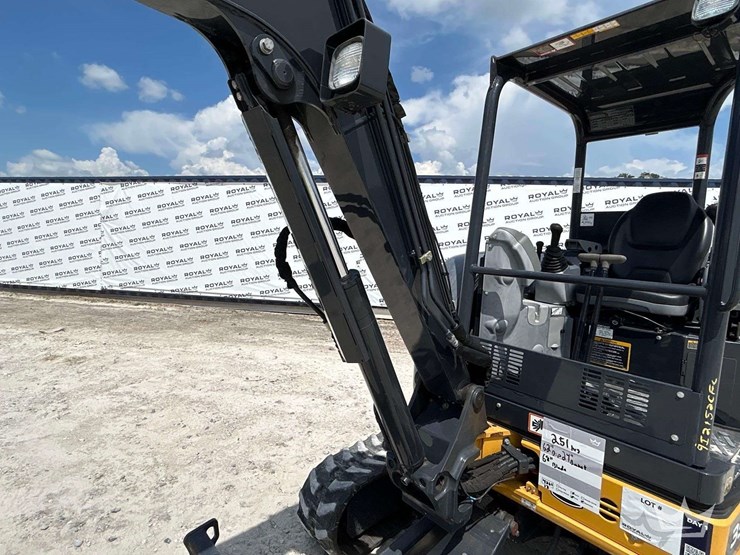 2023-deere-35g-image-13