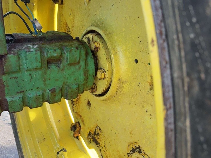 john-deere-4010-image-18