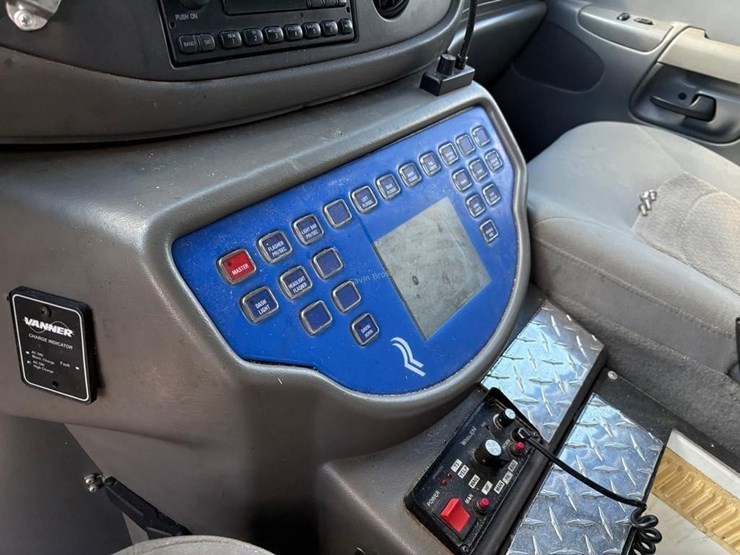 2006-ford-e450-image-9