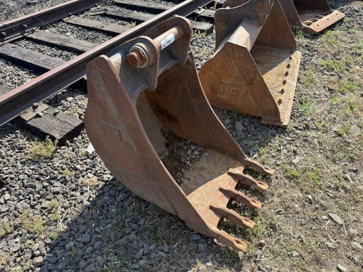 caterpillar-24-image-2