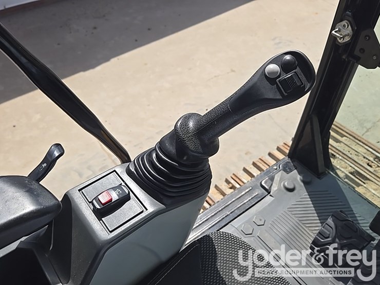 2019-caterpillar-336-image-75