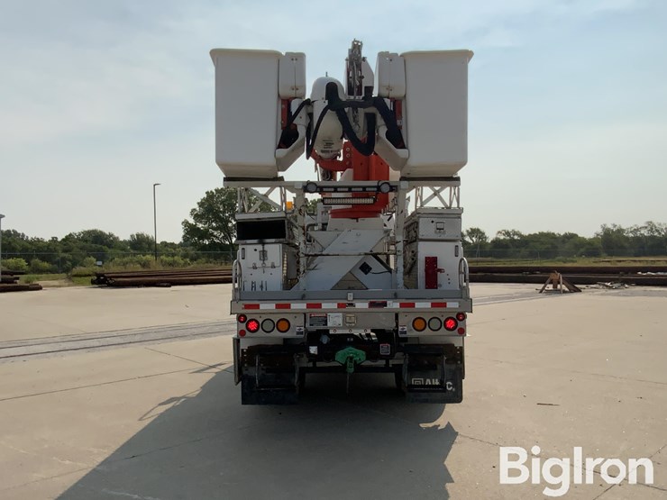 2015-freightliner-m2-106-image-6