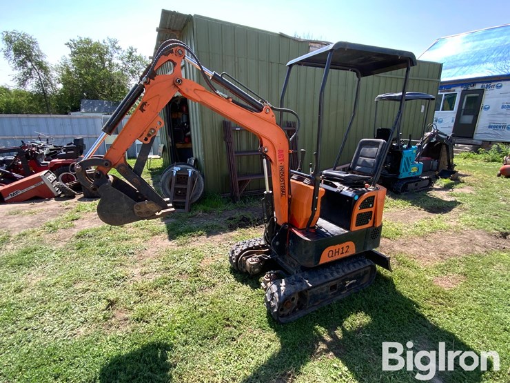 agt-industrial-mini-excavator-image-1