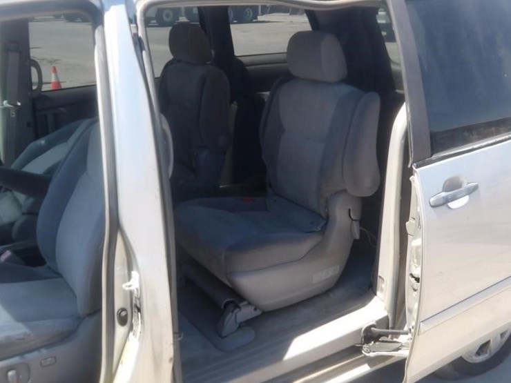 2006-toyota-sienna-le-image-16