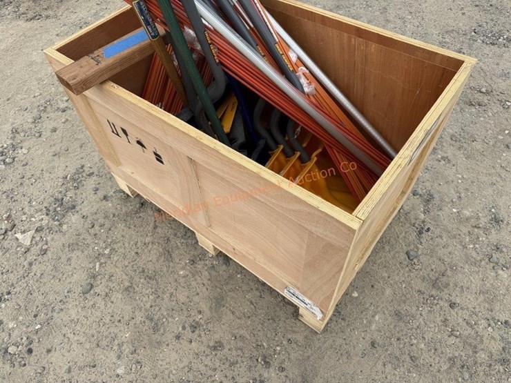 asst.-snow-shovels-&-reflective-rods-image-6