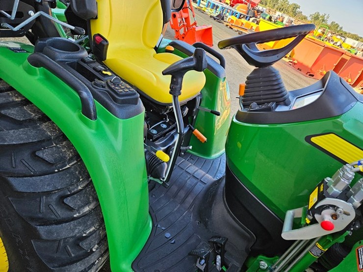 john-deere-3033r-image-41