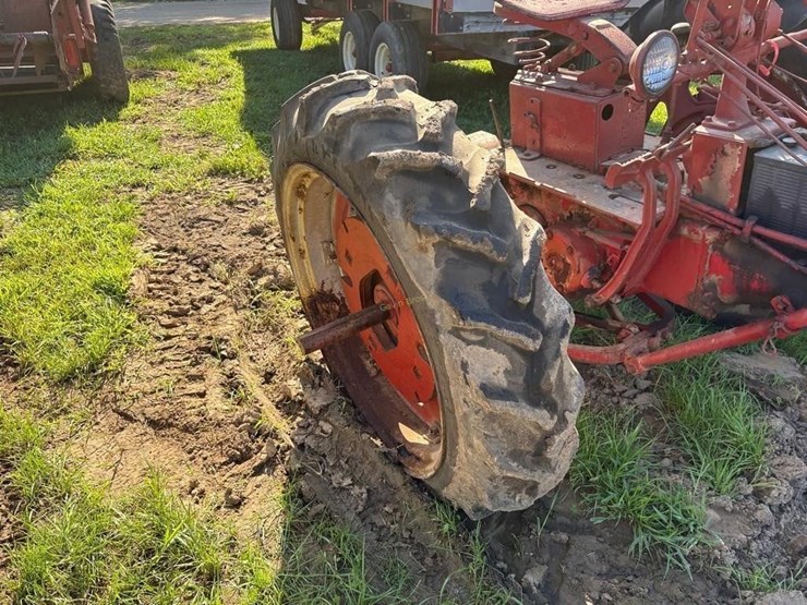 farmall-super-c-tractor-image-4