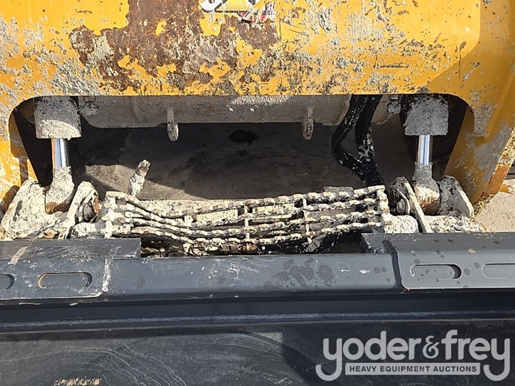2020-caterpillar-272d-image-16