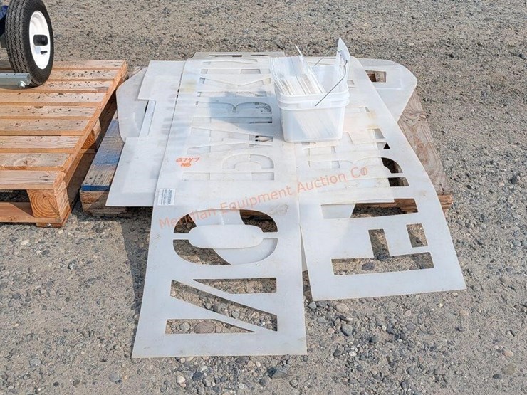 graco-linelazer-3400-&-assorted-stencils-image-18