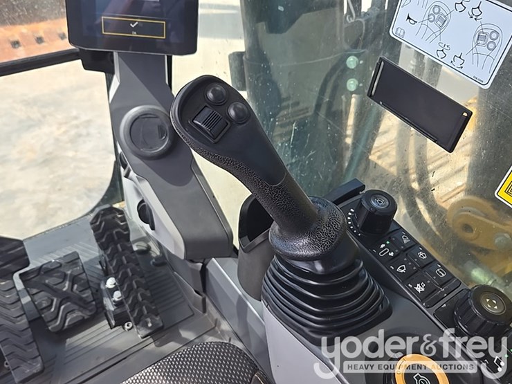 2019-caterpillar-336-image-78