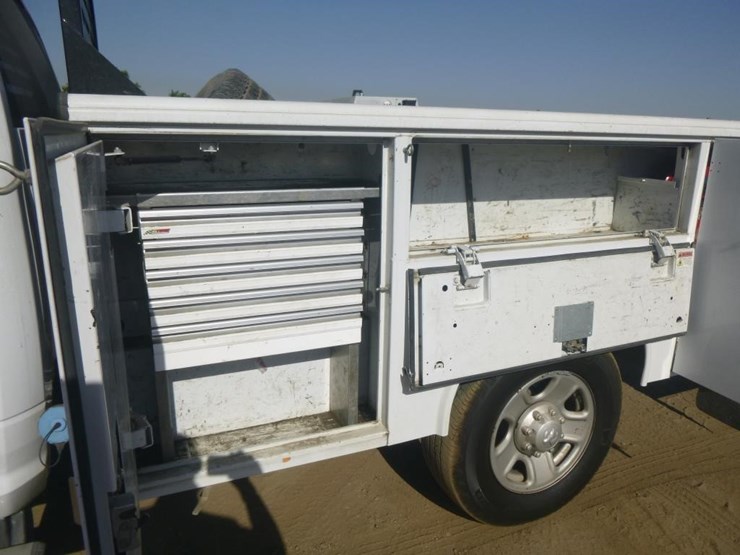 2016-dodge-3500-image-13