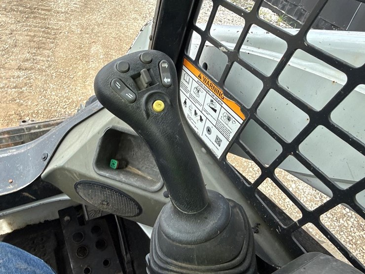 2020-bobcat-t740-image-43