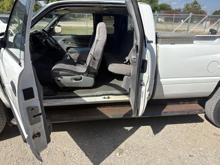 2001-dodge-2500-image-12