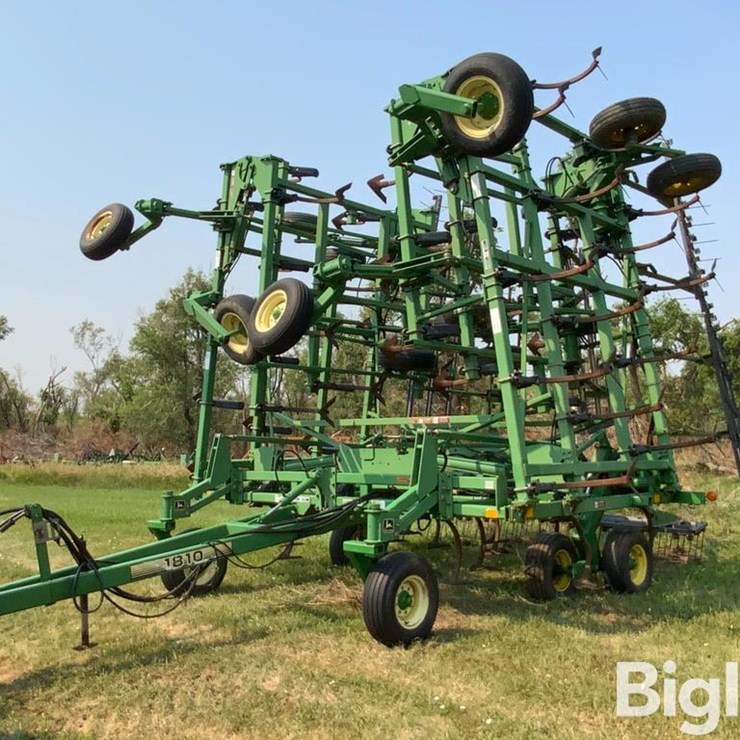 JOHN DEERE 1810