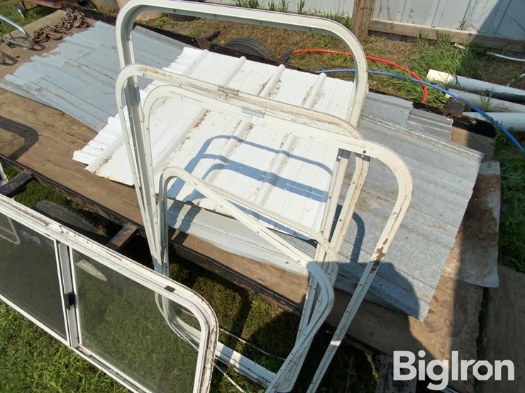 aluminum-camper-windows-image-15