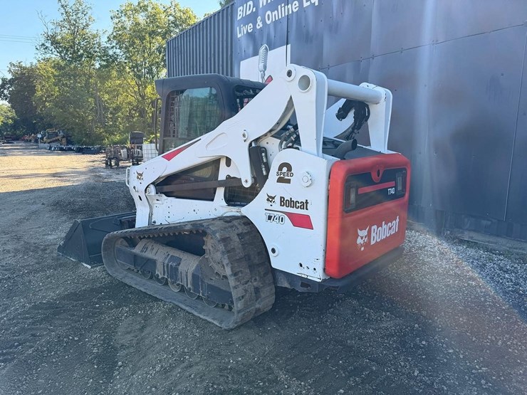 2020-bobcat-t740-image-2
