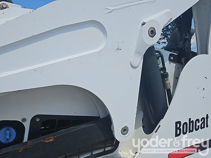 2020-bobcat-t870-image-30